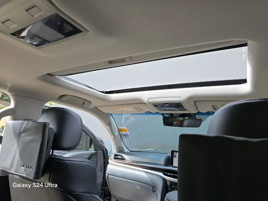 2017 Lexus LX 570 Sunroof