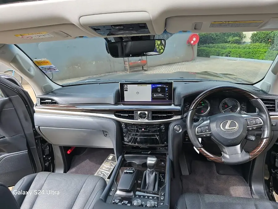 2017 Lexus LX 570 Sunroof