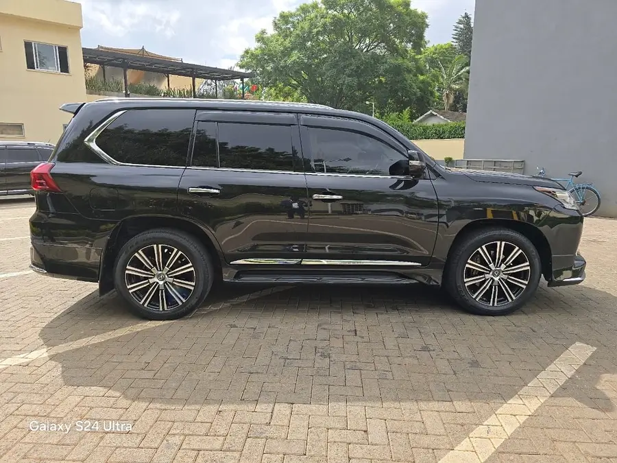 2017 Lexus LX 570 Sunroof