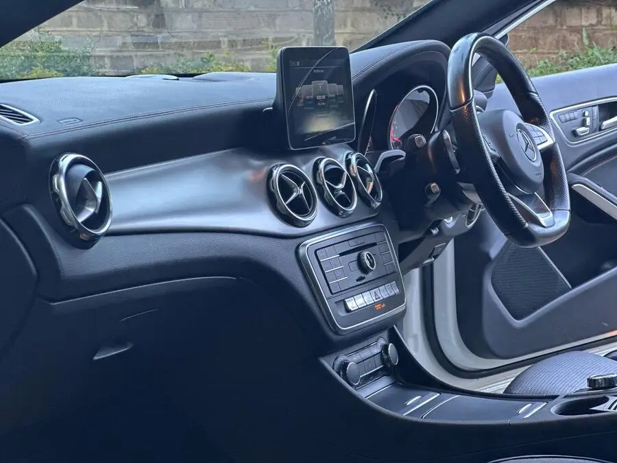 2017 Mercedes Benz GLA 180 AMG Sunroof