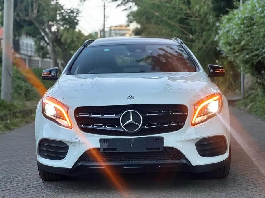 2017 Mercedes Benz GLA 180 AMG Sunroof