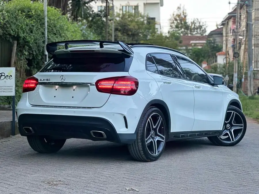 2017 Mercedes Benz GLA 180 AMG Sunroof