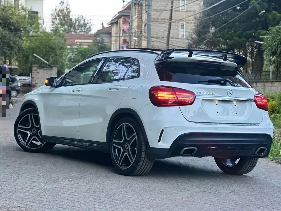 2017 Mercedes Benz GLA 180 AMG Sunroof