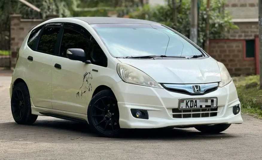 2013 Honda Fit Hybrid Mint Condition