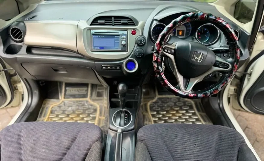 2013 Honda Fit Hybrid Mint Condition