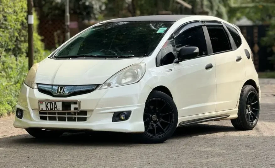 2013 Honda Fit Hybrid Mint Condition
