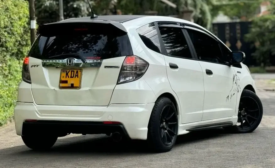 2013 Honda Fit Hybrid Mint Condition