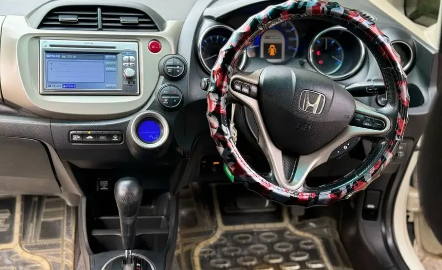 2013 Honda Fit Hybrid Mint Condition