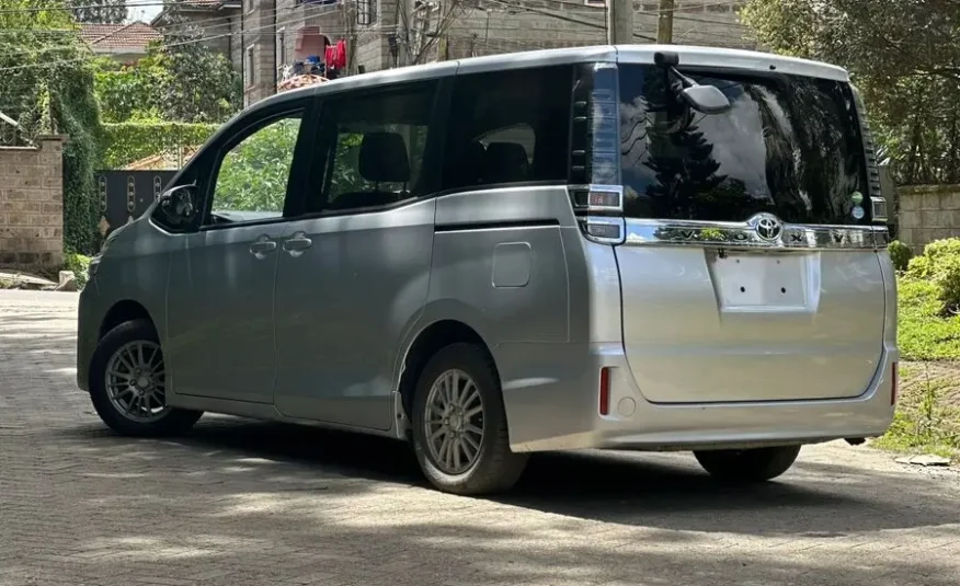 2017 Toyota Voxy