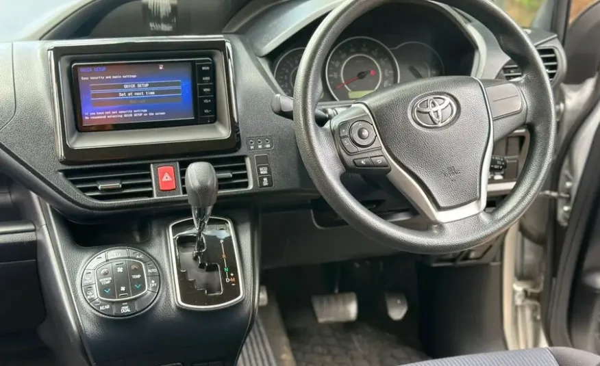 2017 Toyota Voxy