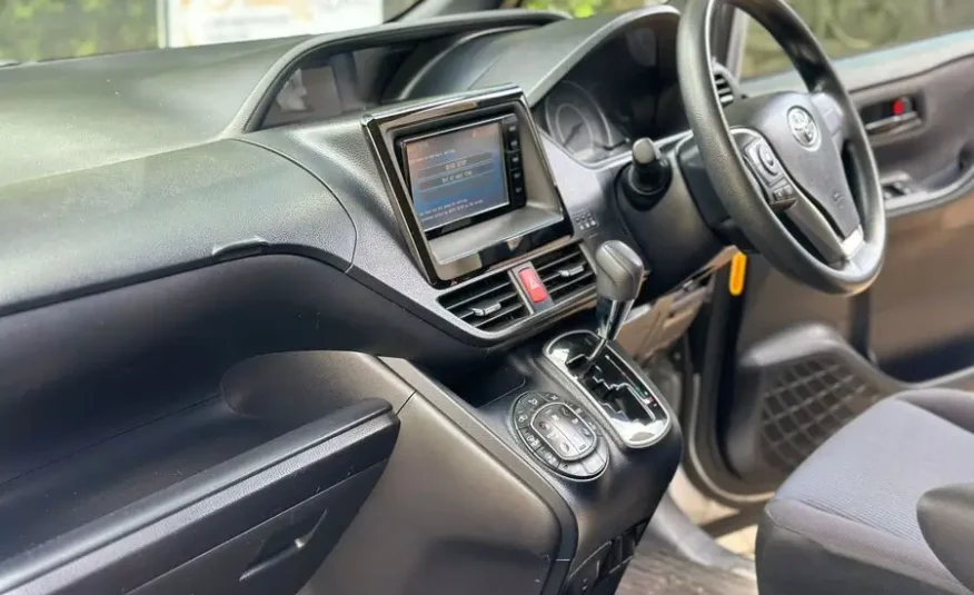 2017 Toyota Voxy