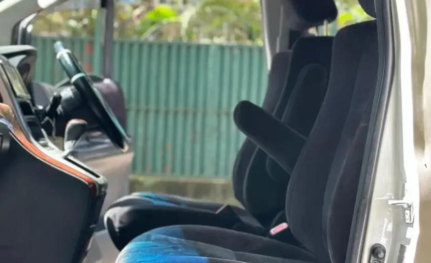 2012 Toyota Alphard