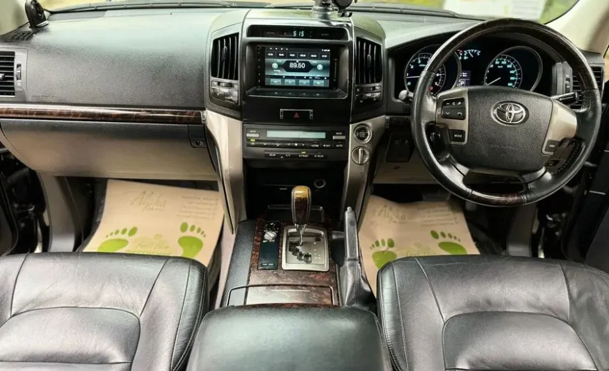 2012 Toyota Landcruiser V8 ZX Mint Condition