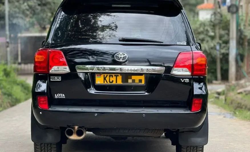 2012 Toyota Landcruiser V8 ZX Mint Condition