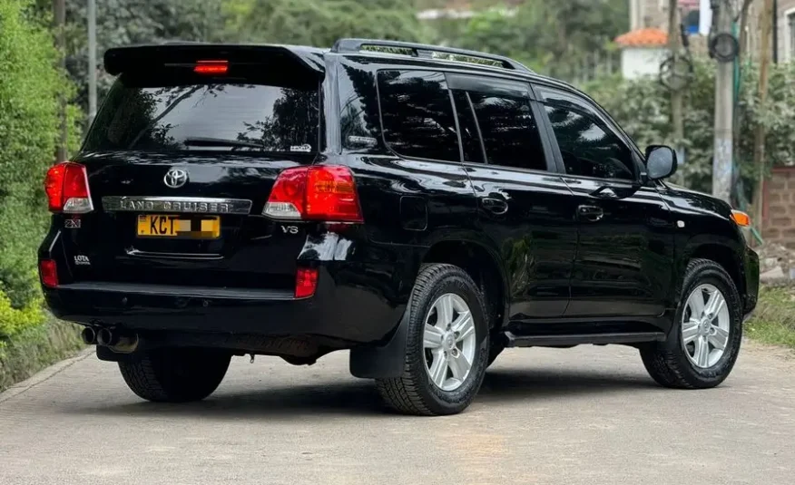 2012 Toyota Landcruiser V8 ZX Mint Condition