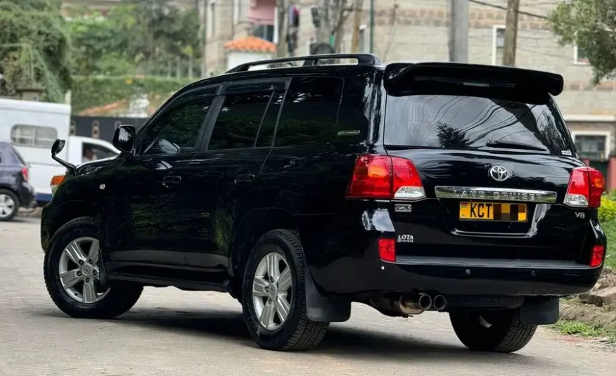 2012 Toyota Landcruiser V8 ZX Mint Condition