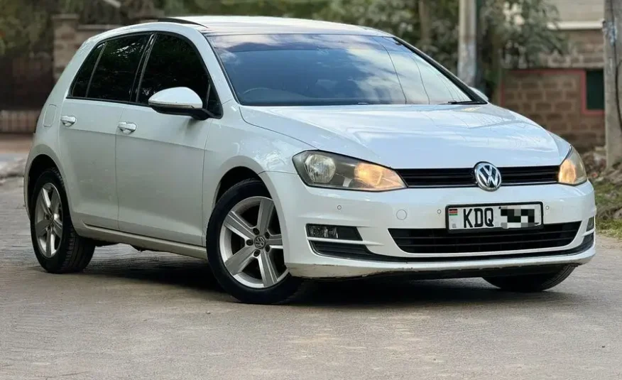 2017 Volkswagen Golf TSI Sunroof