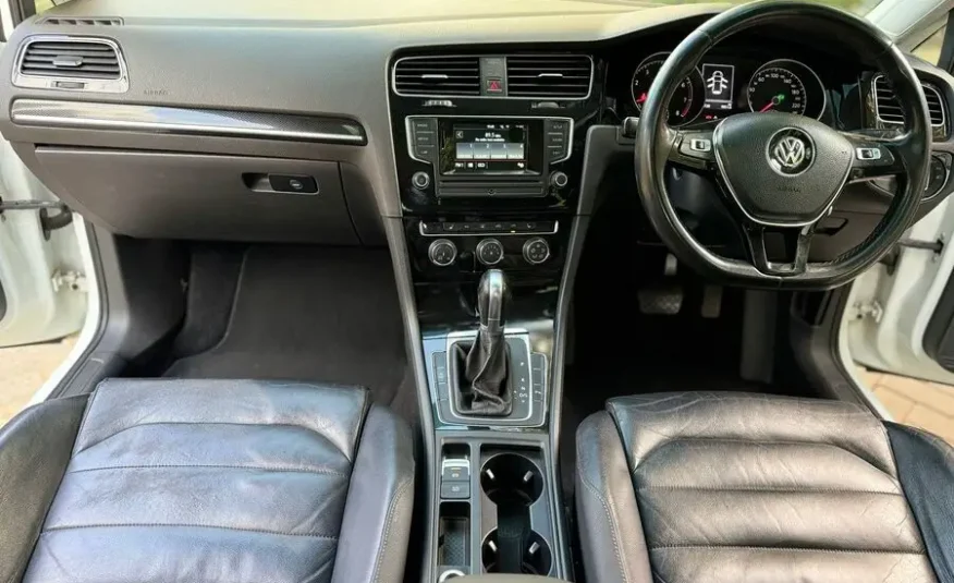 2017 Volkswagen Golf TSI Sunroof