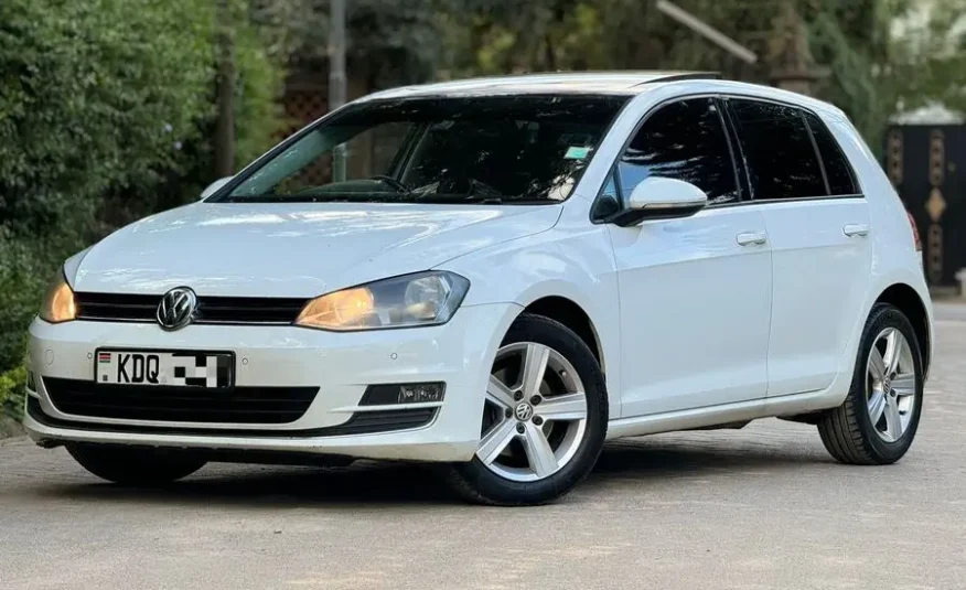 2017 Volkswagen Golf TSI Sunroof