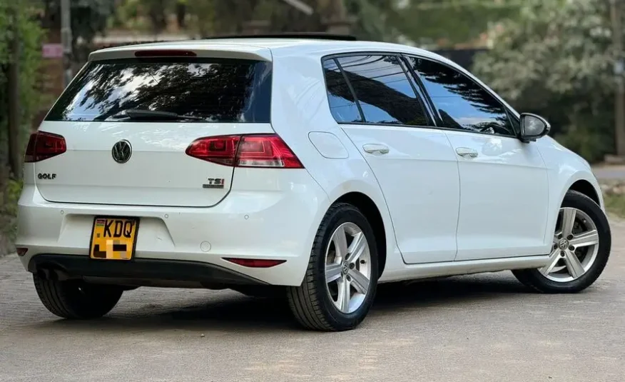 2017 Volkswagen Golf TSI Sunroof