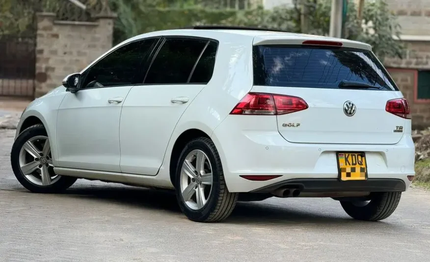 2017 Volkswagen Golf TSI Sunroof
