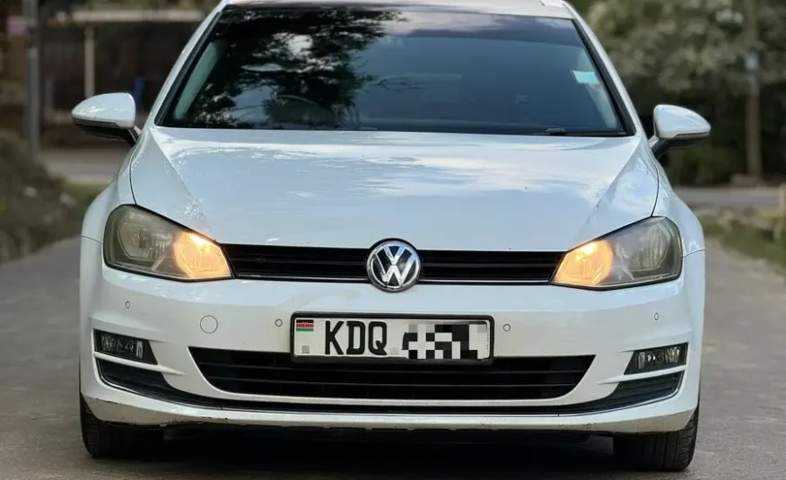 2017 Volkswagen Golf TSI Sunroof