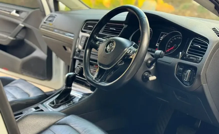 2017 Volkswagen Golf TSI Sunroof