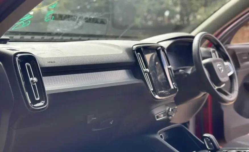 2018 Volvo XC40 T4 Sunroof
