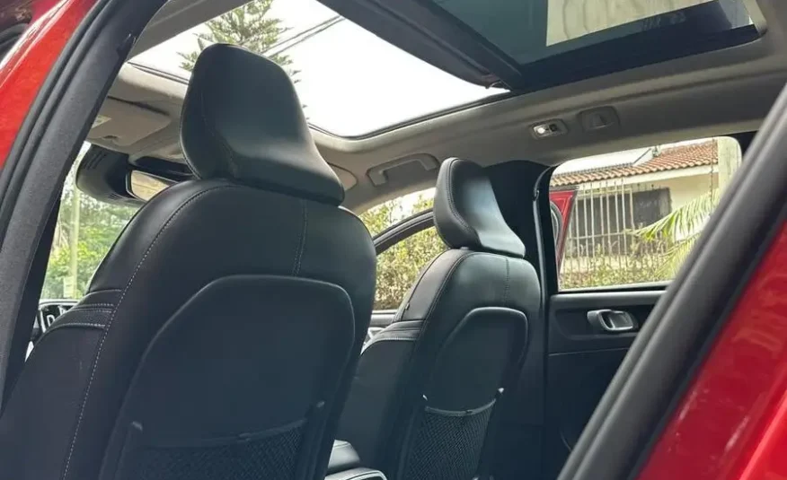 2018 Volvo XC40 T4 Sunroof