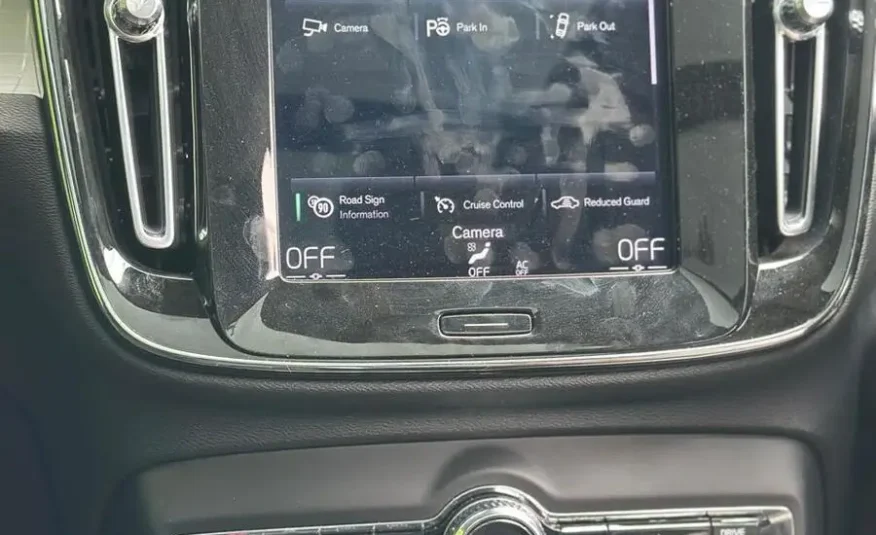 2018 Volvo XC40 T4 Sunroof
