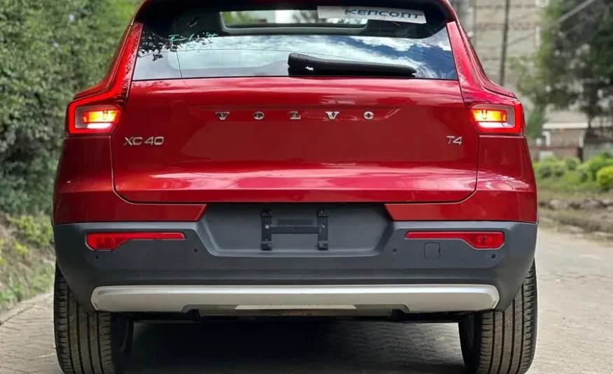 2018 Volvo XC40 T4 Sunroof