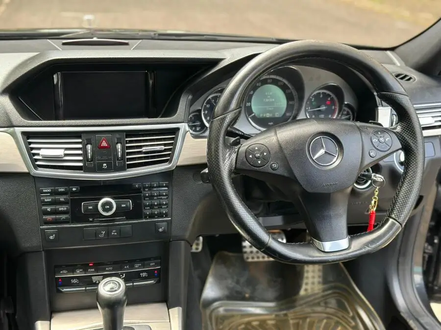 2010 Mercedes Benz E200