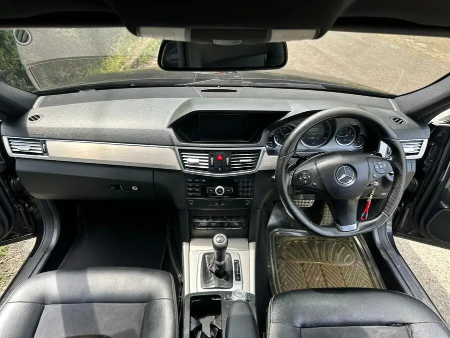 2010 Mercedes Benz E200