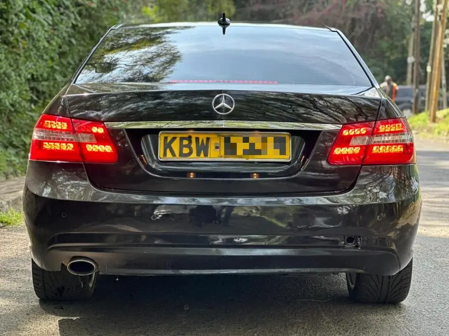 2010 Mercedes Benz E200