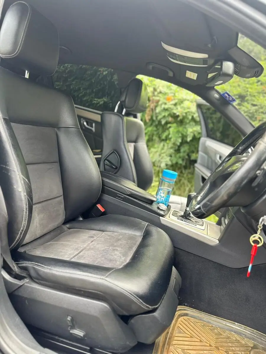 2010 Mercedes Benz E200