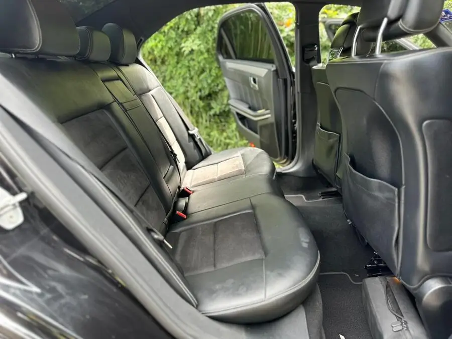 2010 Mercedes Benz E200