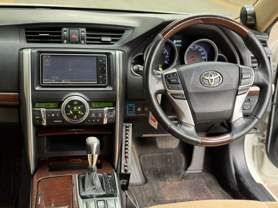 2013 Toyota Mark X Mint Condition