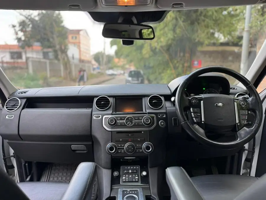 2015 Land Rover Discovery HSE Unregistered Local