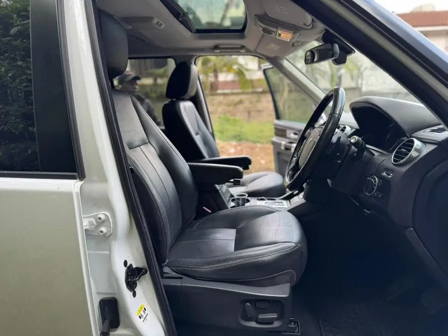 2015 Land Rover Discovery HSE Unregistered Local