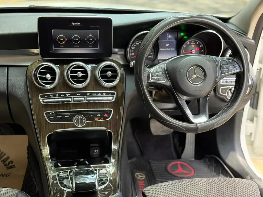 2015 Mercedes Benz C200 Mint Condition