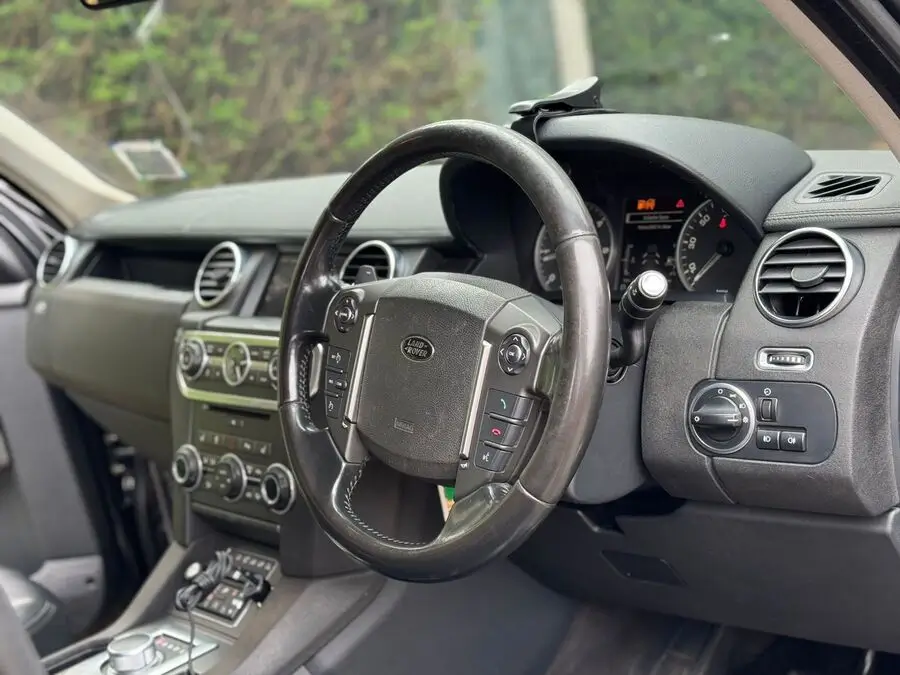 2016 Land Rover Discovery HSE Sunroof