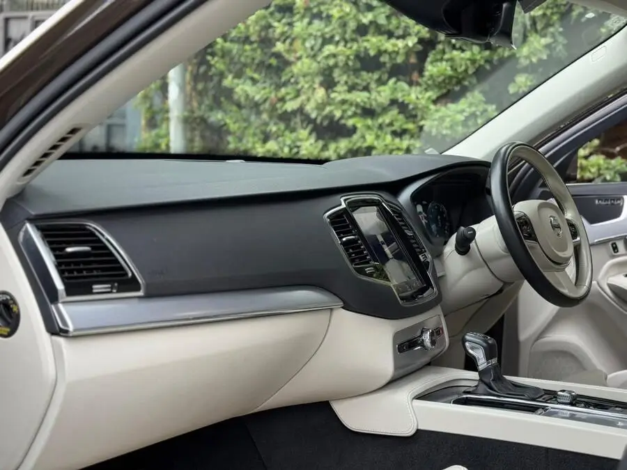 2018 Volvo XC90 T5 AWD Leather Low Mileage