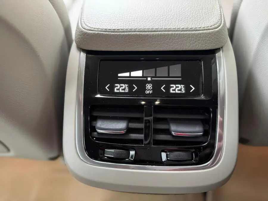 2018 Volvo XC90 T5 AWD Leather Low Mileage