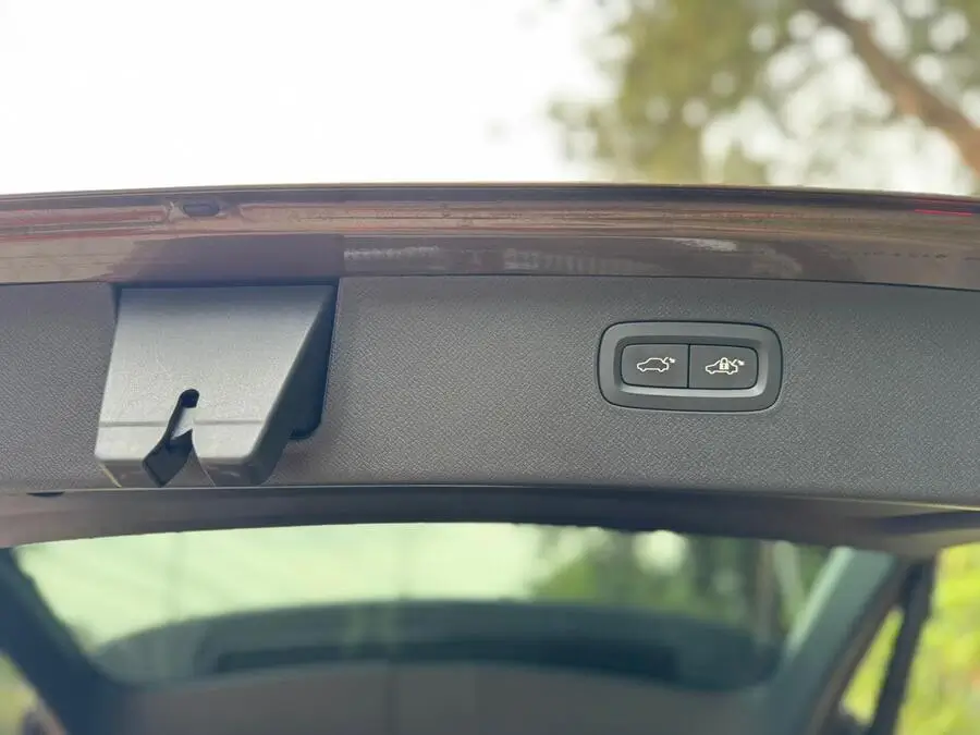 2018 Volvo XC90 T5 AWD Leather Low Mileage