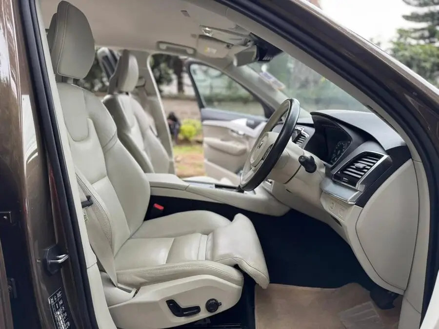 2018 Volvo XC90 T5 AWD Leather Low Mileage