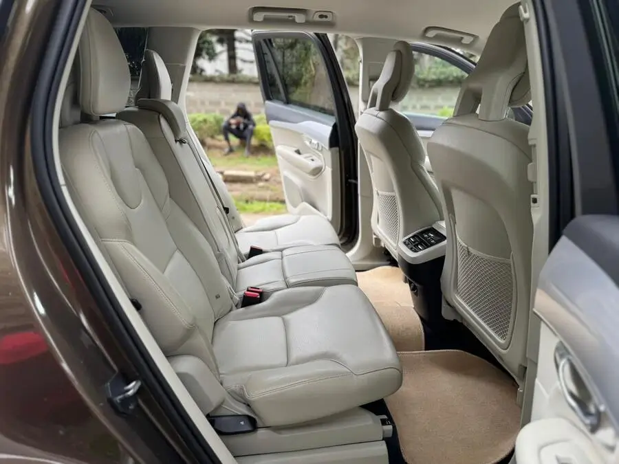 2018 Volvo XC90 T5 AWD Leather Low Mileage