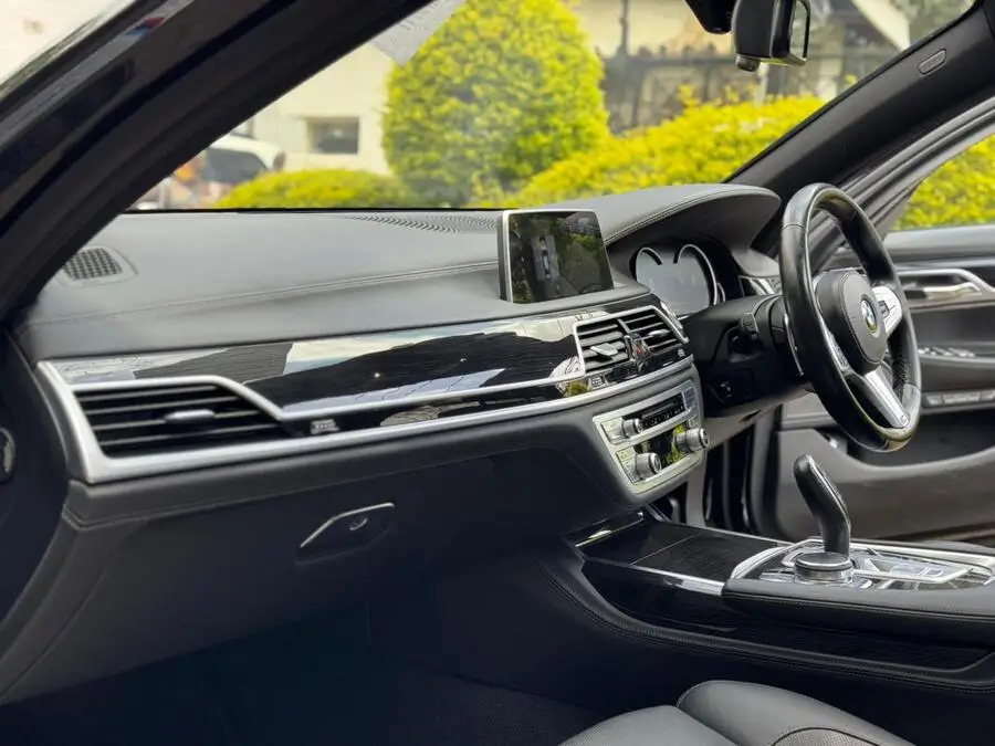 2018 BMW 740i Sunroof