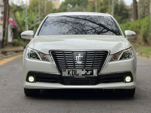 2015 Toyota Crown Royal Saloon
