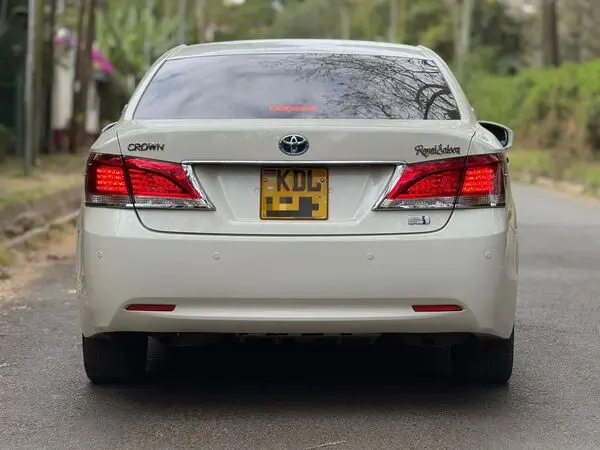2015 Toyota Crown Royal Saloon