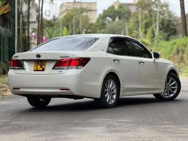2015 Toyota Crown Royal Saloon